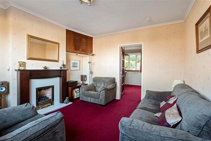 2 Bedroom Semi-Detached House For Sale In Vardar Avenue, Clarkston, G76