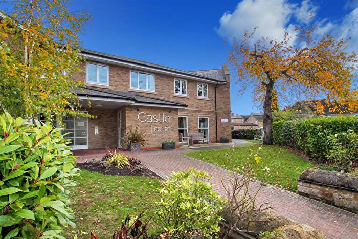 2 Bedroom Flat For Sale In Castle Court, Thrapston, NN14