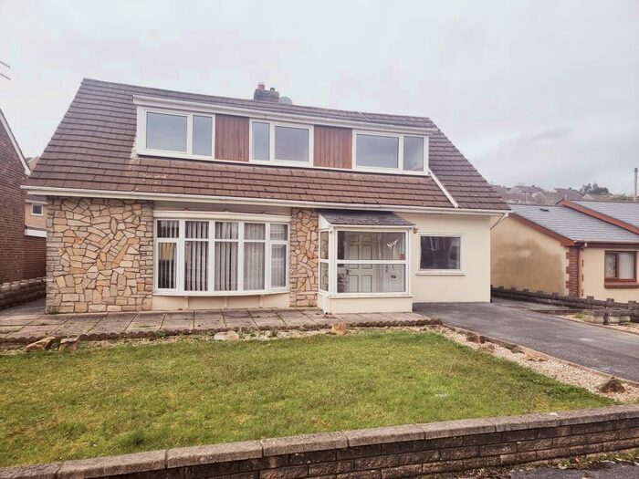 3 Bedroom House To Rent In Heol Innes, Felinfoel, Llanelli., SA15