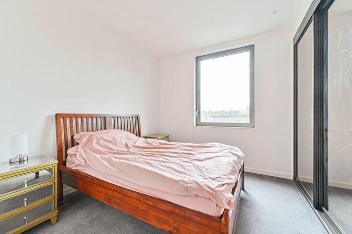 2 Bedroom Flat To Rent In Camberwell Passage, Camberwell Green, London, SE5