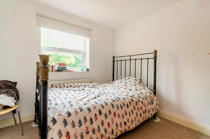 2 Bedroom Flat To Rent In Central Hill, Crystal Palace, London, SE19