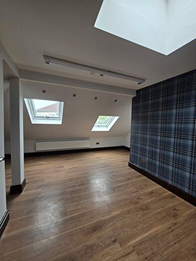 2 Bedroom Flat To Rent In Beecholme Avenue, Mitcham, CR4