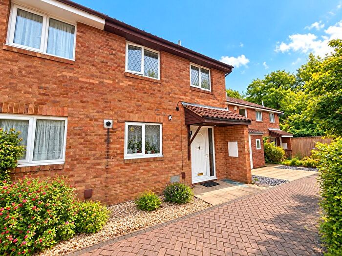 3 Bedroom Semi Detached House For Sale In Martin Close, Neath Hill, Milton Keynes, MK14