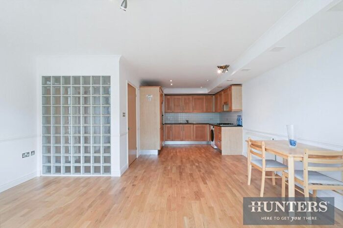 1 Bedroom Flat For Sale In Ferry Lane, Brentford, TW8