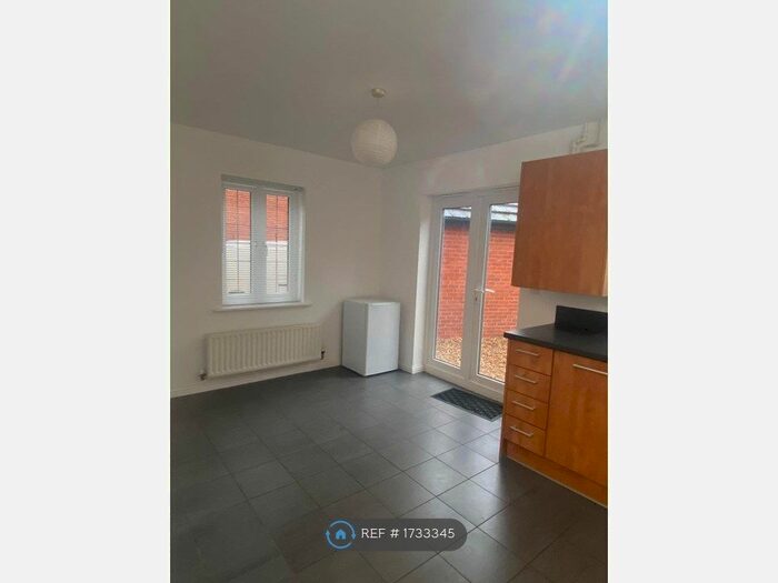 4 Bedroom Semi-Detached House To Rent In Windle Drive, Bourne, PE10