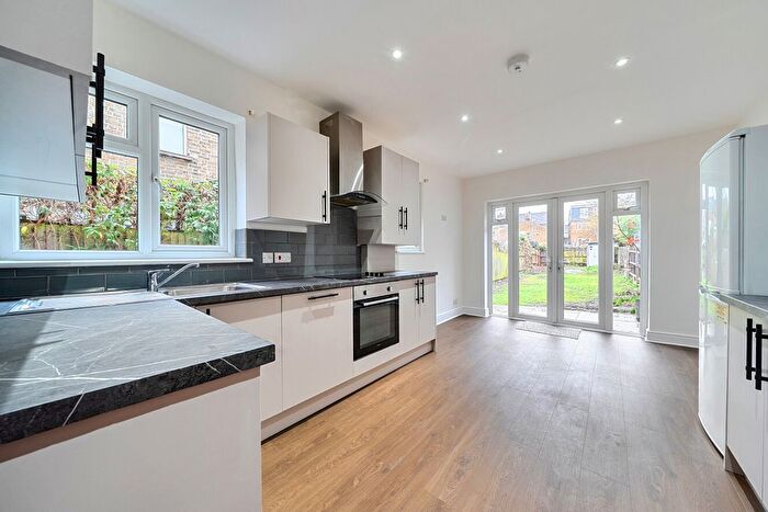 4 Bedroom Detached House To Rent In Elmers End Road, Penge, SE20