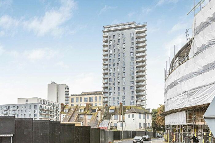 Flat To Rent In Guildford Road, Woking, GU22