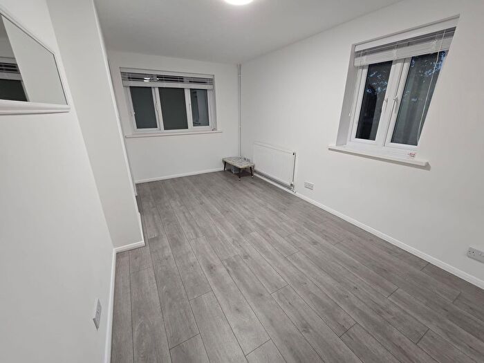 1 Bedroom Flat To Rent In Greenslade Road, Barking, IG11