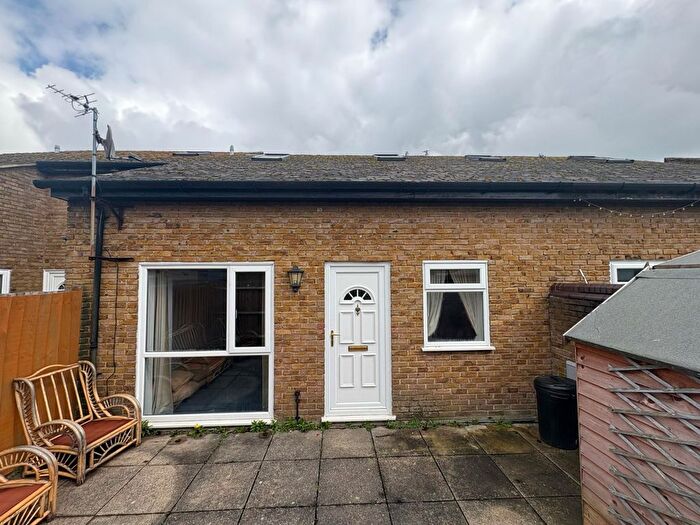 2 Bedroom Flat To Rent In Upper Street South, New Ash Green, Longfield, Kent, DA3