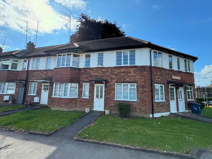 2 Bedroom Maisonette To Rent In Nether Street, Finchley Central, N3