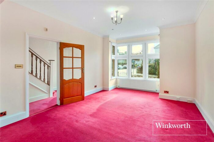 3 Bedroom Semi-Detached House To Rent In Cornwall Avenue, Finchley, London, N3