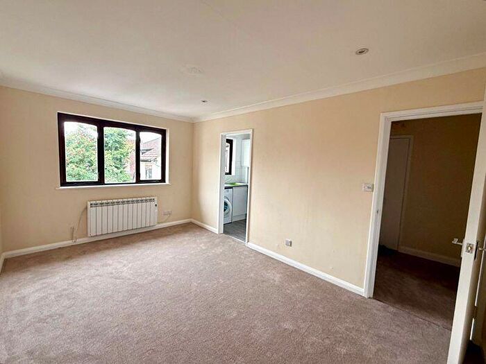 1 Bedroom Apartment To Rent In Wood Street, EN5