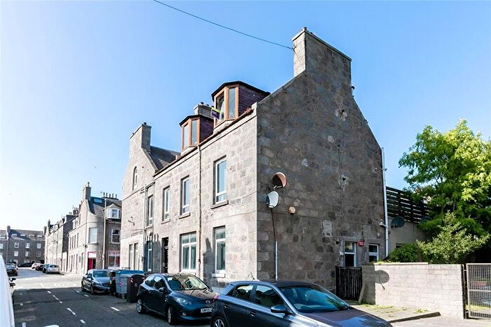2 Bedroom Flat To Rent In Kintore Place, Aberdeen, AB25