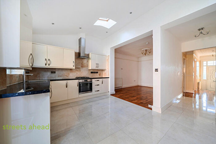 5 Bedroom Terraced House To Rent In Hythe Road, Thornton Heath, CR7