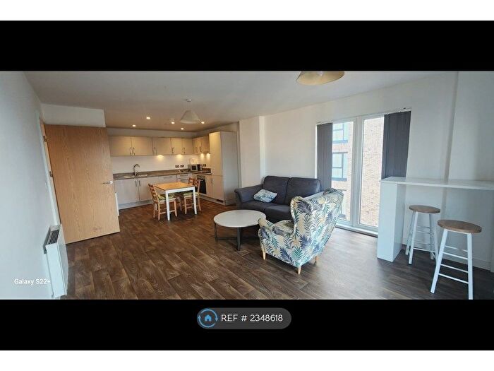 2 Bedroom Flat To Rent In Roosevelt Apartments, Birmingham, B15