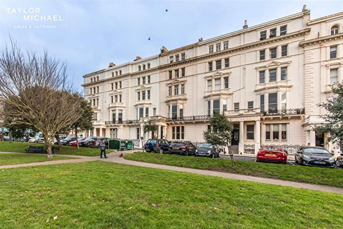 3 Bedroom Flat To Rent In Palmeira Square, Hove, BN3