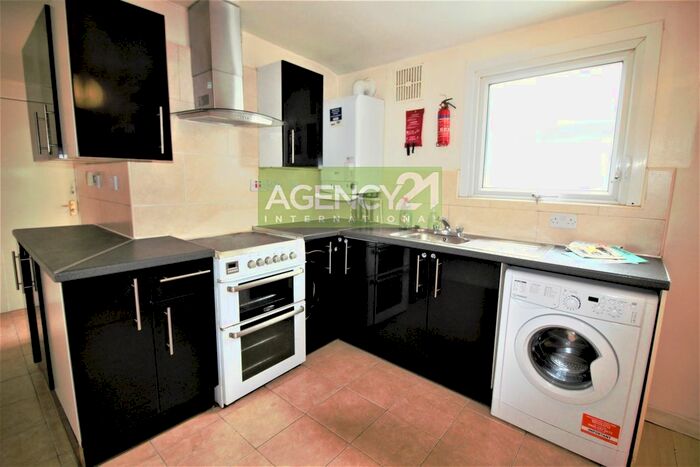 3 Bedroom Flat To Rent In Romford Road, Manor Park, E12