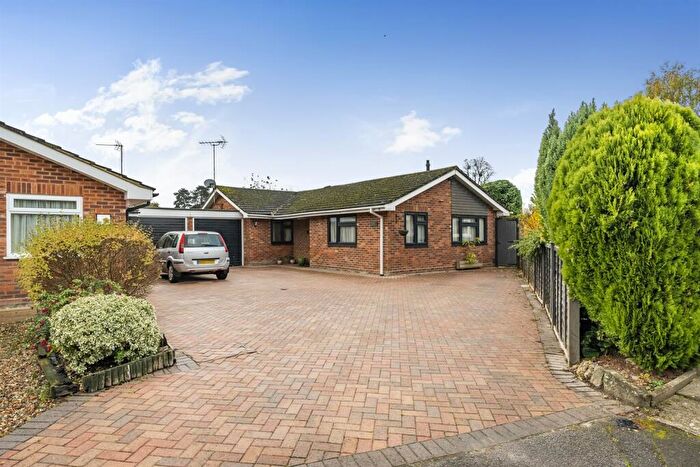 3 Bedroom Bungalow To Rent In Ashcroft Close, Caversham Heights, Reading, RG4