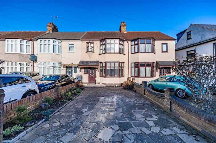 3 Bedroom Terraced House For Sale In Gorseway, Romford, RM7