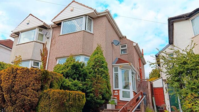 3 Bedroom Semi-Detached House For Sale In Duncroft Road, Birmingham, B26