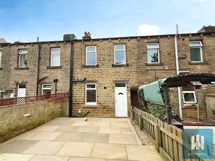 3 Bedroom Terraced House To Rent In Chestnut Street, Sheepridge, Huddersfield, West Yorkshire, HD2