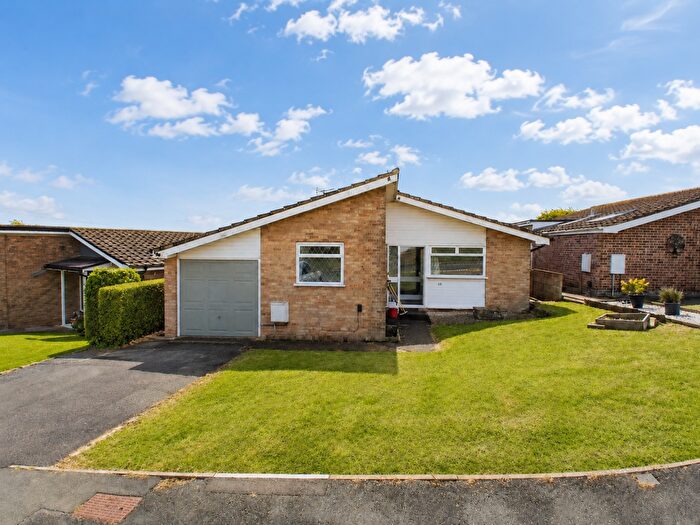 3 Bedroom Bungalow To Rent In St. Edmunds Walk, Wootton, PO33