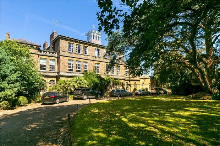 3 Bedroom Detached House To Rent In South Lodge, Richmond, TW10