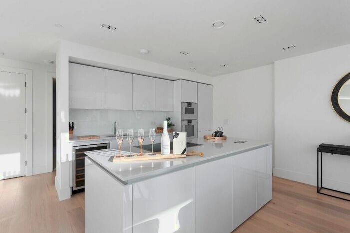 2 Bedroom Flat To Rent In Mayfield Road, South Croydon, Surrey, CR2