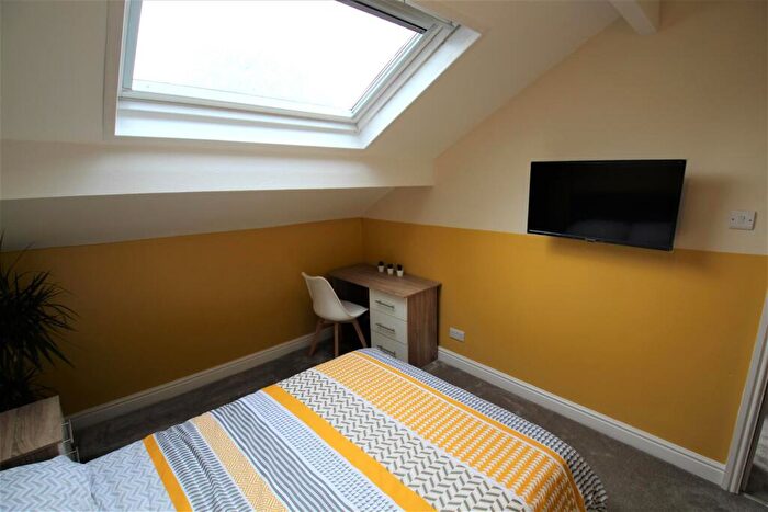 5 Bedroom Apartment To Rent In Belle Vue Road, Hyde Park, Leeds, LS3