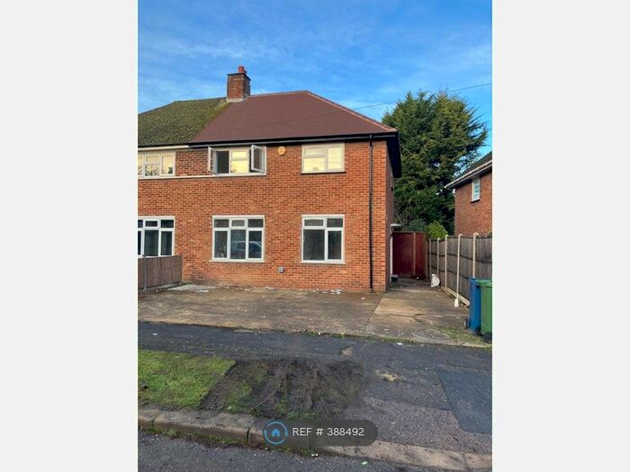 4 Bedroom Semi-Detached House To Rent In Binyon Crescent, Stanmore, HA7