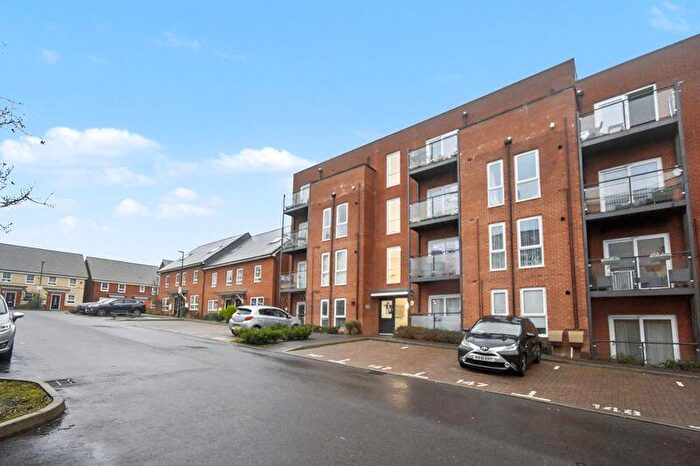2 Bedroom Flat To Rent In James Road, Basingstoke, RG21