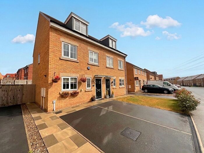 3 Bedroom Semi-detached House For Sale In Shield Way, Eastfield, YO11