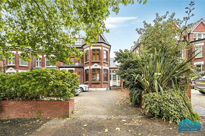 2 Bedroom Apartment For Sale In Great North Road, Highgate, N6