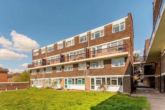 3 Bedroom Maisonette To Rent In Wessex Close, Kingston, Kingston Upon Thames, KT1