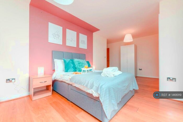 2 Bedroom Flat To Rent In Chandlery Way, Cardiff, CF10