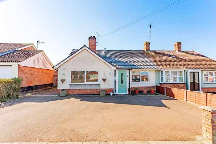 4 Bedroom Semi Detached Bungalow For Sale In Loxley Road, Oulton Broad South, NR33