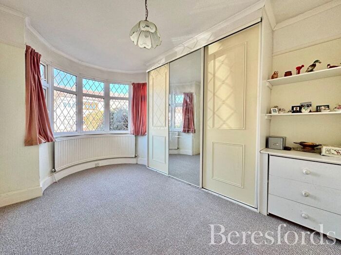 2 Bedroom Bungalow For Sale In Norman Road, Hornchurch, RM11