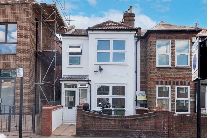 2 Bedroom Flat To Rent In Fulbourne Road, Walthamstow, E17