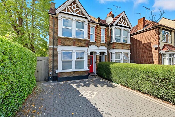2 Bedroom Flat For Sale In Chingford Mount Road, Chingford, E4