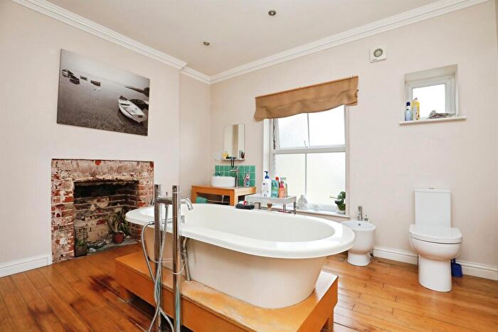3 Bedroom End Of Terrace House For Sale In Thorpe Road, Norwich, NR1