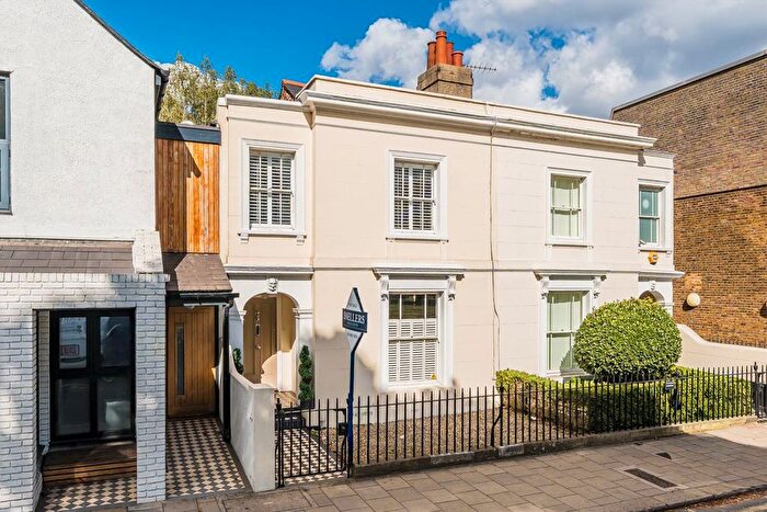 4 Bedroom Property For Sale In The Green, Twickenham, TW2