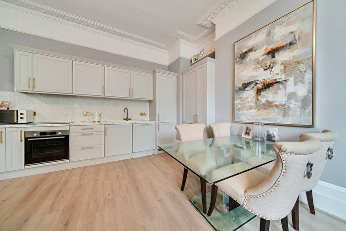 2 Bedroom Flat For Sale In Southend Crescent, London, SE9