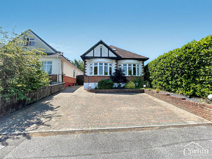 3 Bedroom Chalet For Sale In Glamis Avenue, Bournemouth, BH10