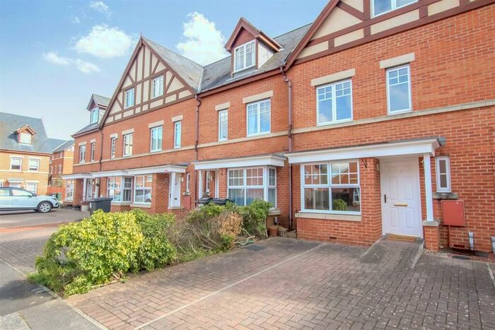 4 Bedroom Town House To Rent In Scholars Park, Darlington, DL3
