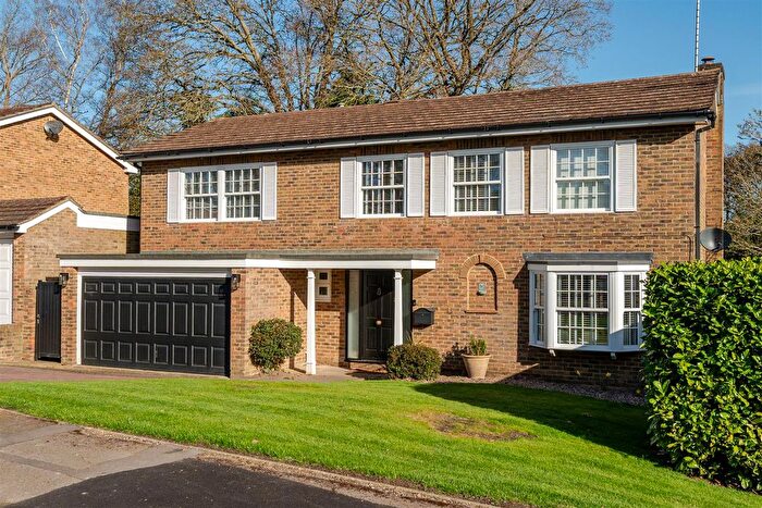 5 Bedroom Detached House For Sale In Knowles Avenue Crowthorne, Berkshire, RG45