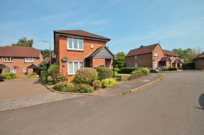 1 Bedroom Flat To Rent In Pheasant Walk, Littlemore, Oxford, OX4