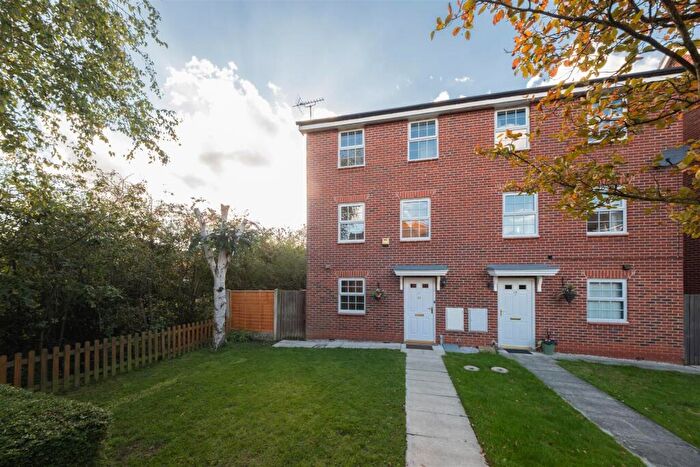 4 Bedroom Semi-Detached House For Sale In Chadwicke Close, Stapeley, Nantwich, CW5