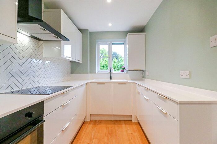1 Bedroom Flat For Sale In Gladbeck Way, Enfield, Middlesex, EN2