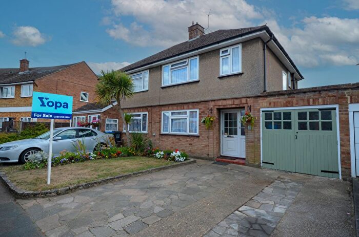 3 Bedroom Semi-detached House For Sale In Orbital Crescent, Watford, WD25