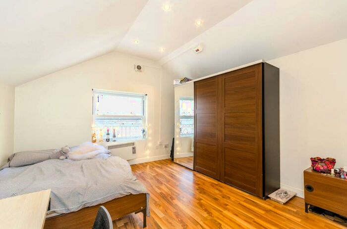 2 Bedroom Flat To Rent In Highgate Road, Dartmouth Park, London, NW5